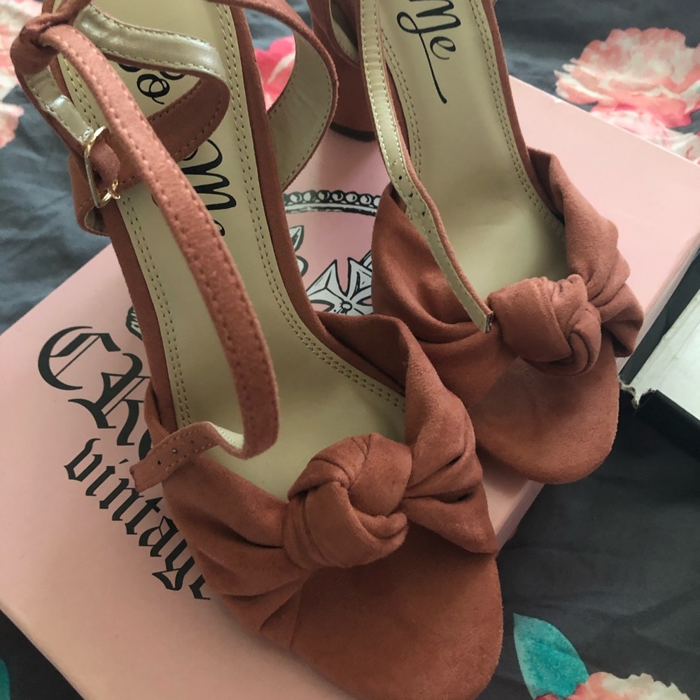 Pink pumps